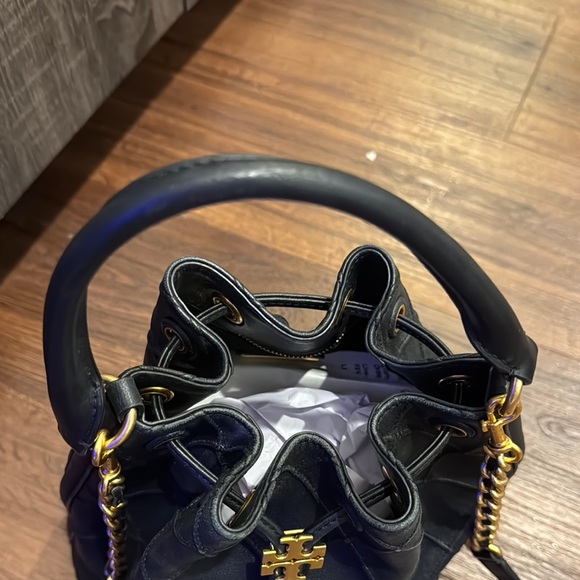 Tory Burch Pre Owned Black Fleming Soft Leather Bucket Bag with short/long strap - Picture 6 of 14